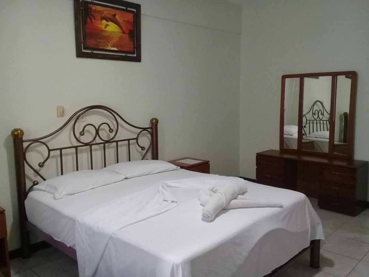 Hostal Ibiza Santa Cruz de La Sierra Ngoại thất bức ảnh