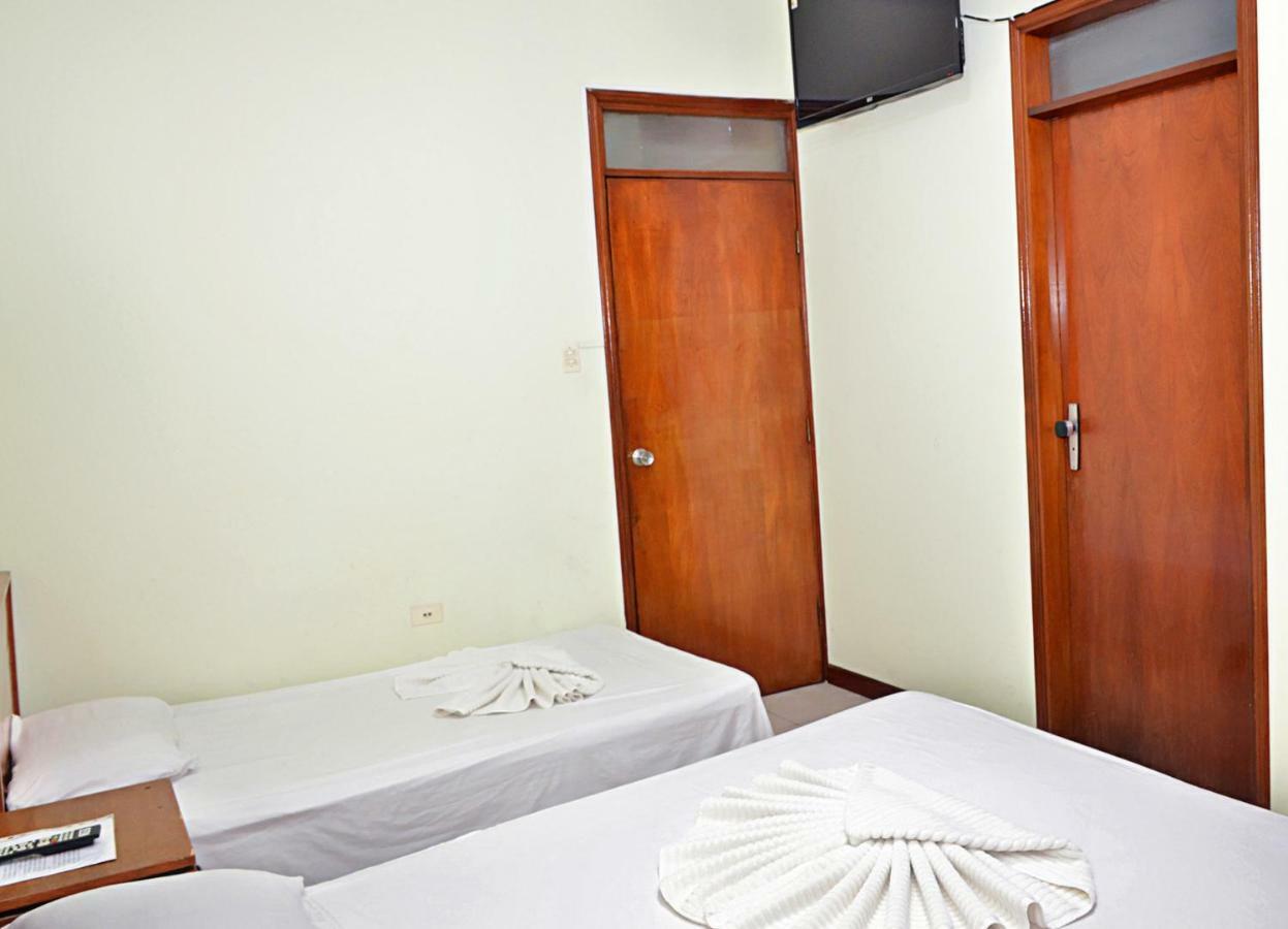 Hostal Ibiza Santa Cruz de La Sierra Ngoại thất bức ảnh